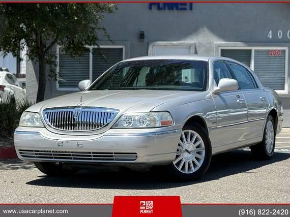 LINCOLN TOWN CAR 2004 1LNHM81WX4Y612900 image